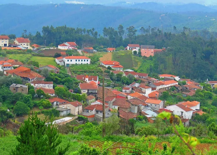Casa Eira Do Povo بيت للعطل
